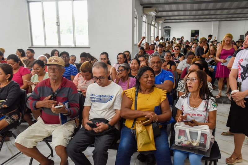 Entrega de guias de consultas para 600 pessoas