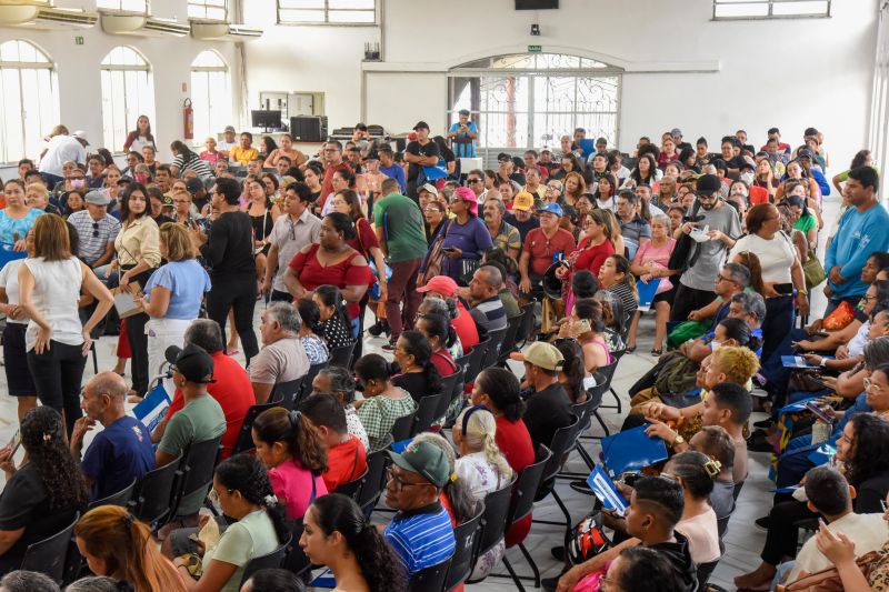 Entrega de guias de consultas para 600 pessoas