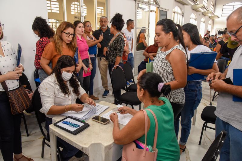 Entrega de guias de consultas para 600 pessoas