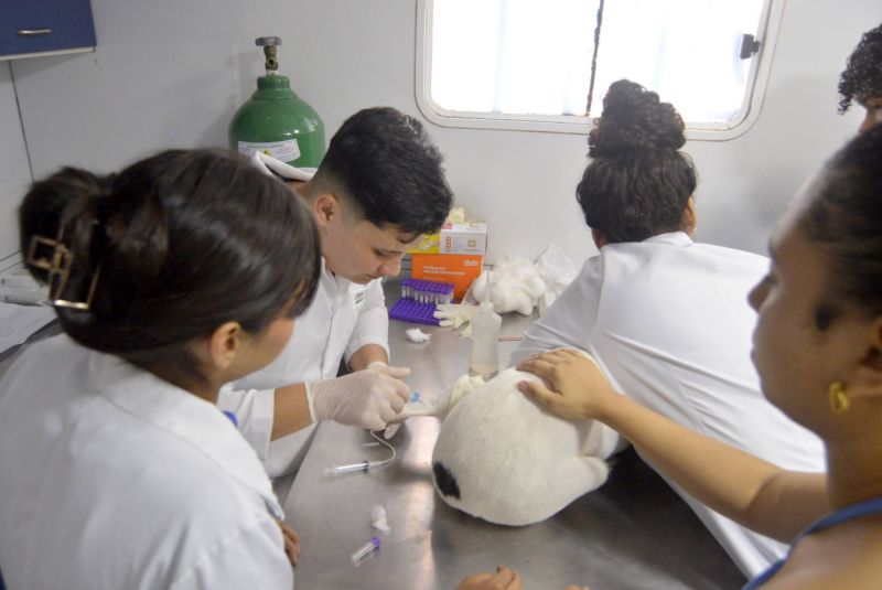 Castramóvel na passagem Iracema, no centro comunitário Cresce Una