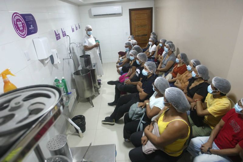 Curso batedores de açaí na Casa do Açaí