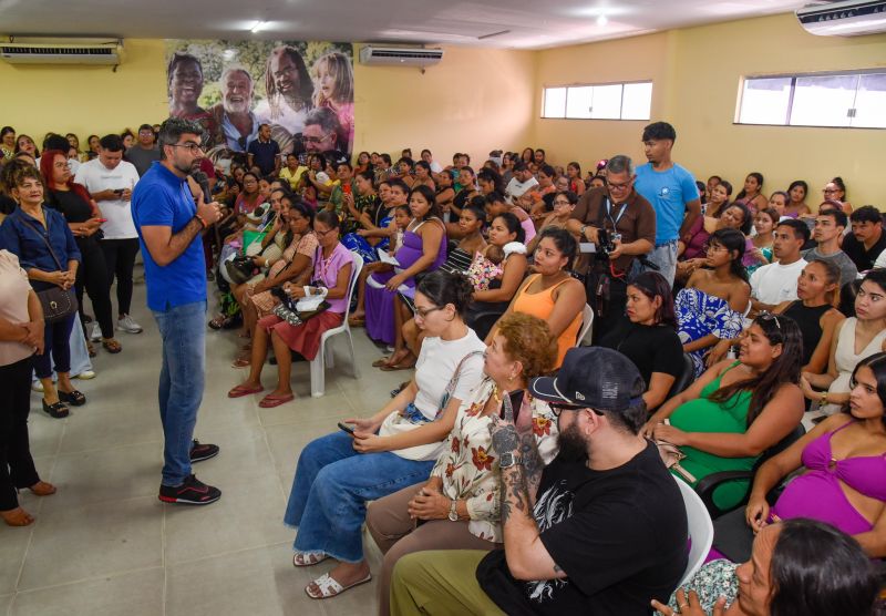 Entrega de Kit Enxoval