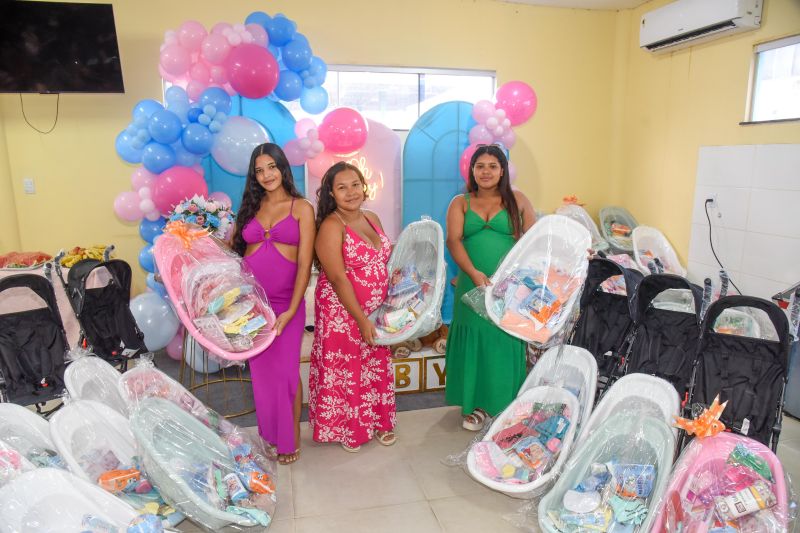 Entrega de Kit Enxoval