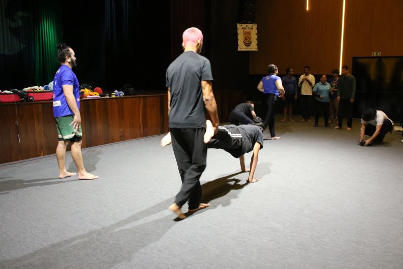 Oficina de Circo no teatro municipal de Ananindeua
