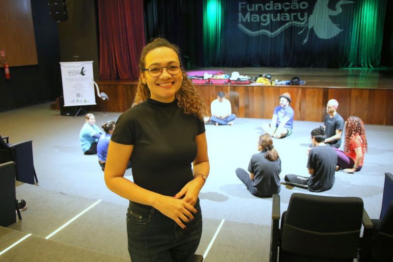 Oficina de Circo no teatro municipal de Ananindeua