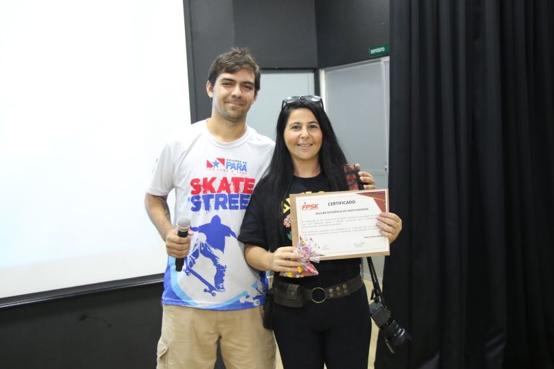 Café com skate edição especial em comemoração do dia Internacional da mulher e melhores do ano no Céu das Artes
