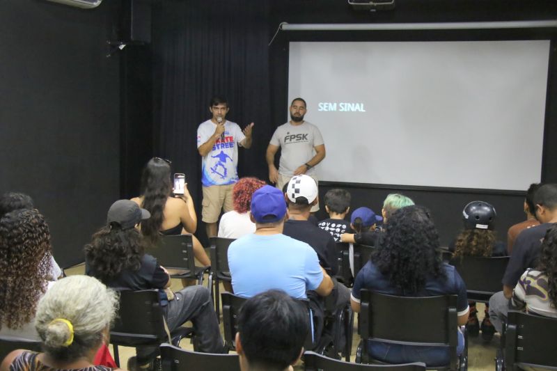 Café com skate edição especial em comemoração do dia Internacional da mulher e melhores do ano no Céu das Artes
