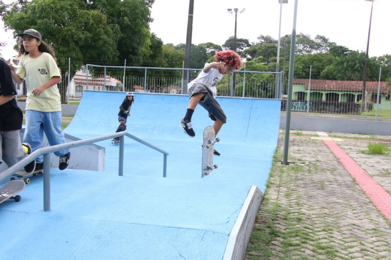 Café com skate edição especial em comemoração do dia Internacional da mulher e melhores do ano no Céu das Artes
