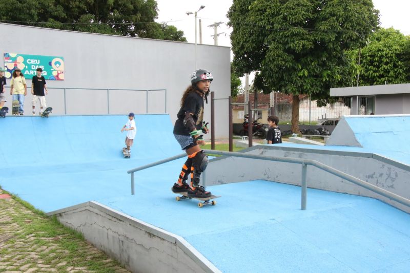 Café com skate edição especial em comemoração do dia Internacional da mulher e melhores do ano no Céu das Artes

