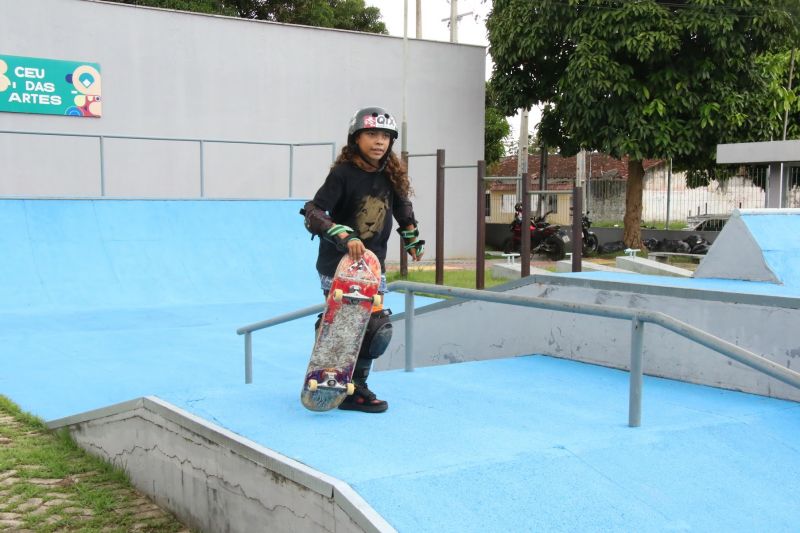 Café com skate edição especial em comemoração do dia Internacional da mulher e melhores do ano no Céu das Artes
