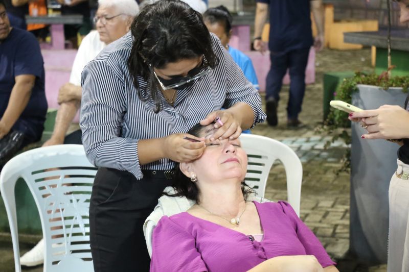 Festival de Bolos na praça da Bíblia