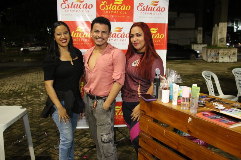 Festival de Bolos na praça da Bíblia