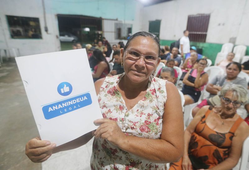 Entrega de títulos de propriedade no centro comunitário do Floresta Parque