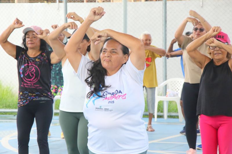 Entrega de certificado do curso profissionalizante no CRAS Estrela
