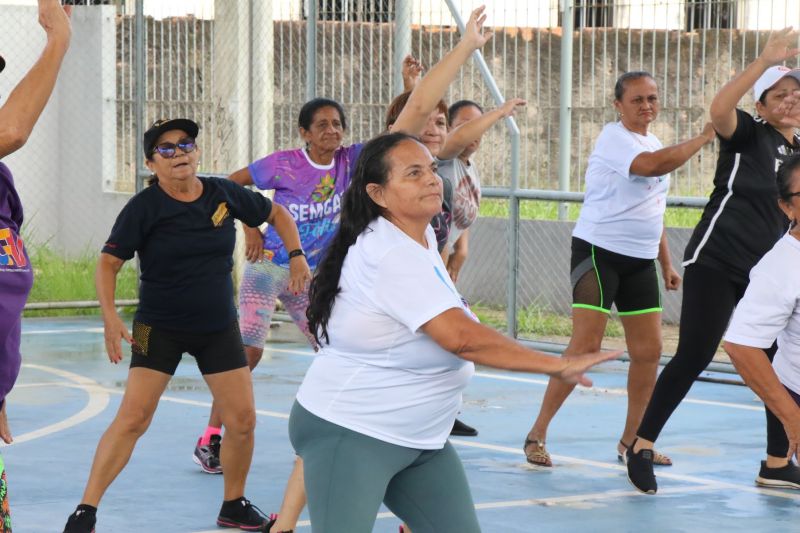 Entrega de certificado do curso profissionalizante no CRAS Estrela