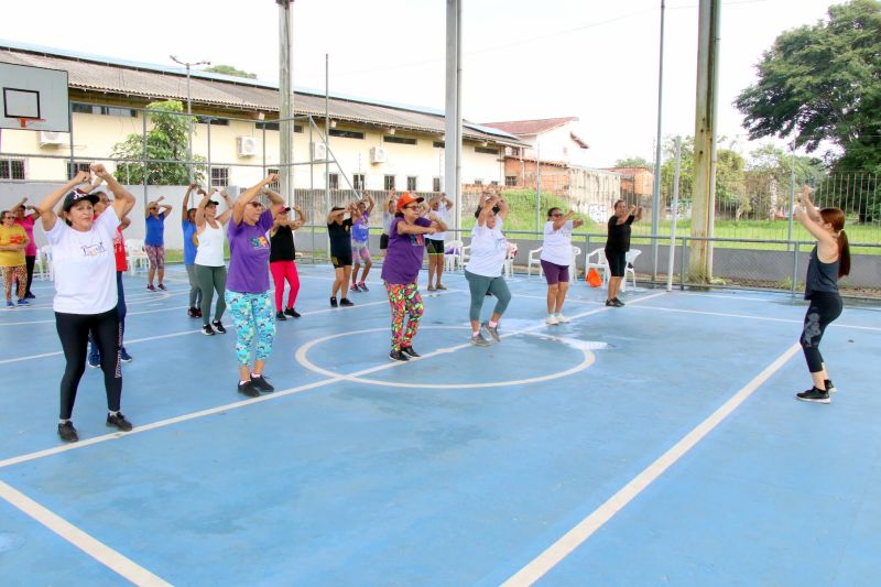 Entrega de certificado do curso profissionalizante no CRAS Estrela