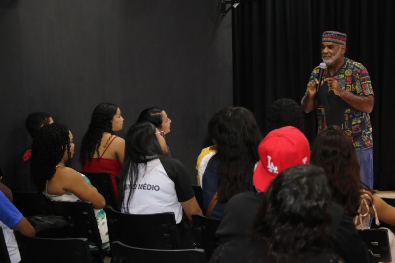 Entrega de certificado do curso profissionalizante no CRAS Estrela