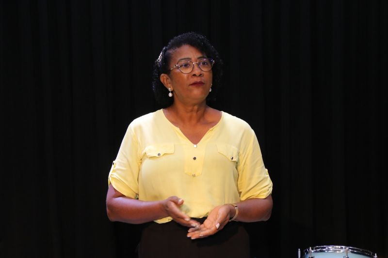 Entrega de certificado do curso profissionalizante no CRAS Estrela