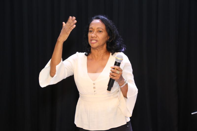 Entrega de certificado do curso profissionalizante no CRAS Estrela