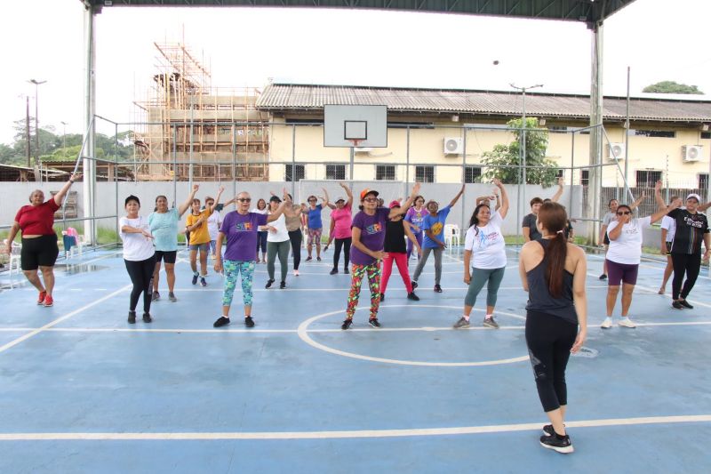 Entrega de certificado do curso profissionalizante no CRAS Estrela