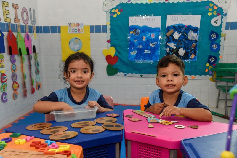 Imagens de alunos da escola EMEF Adelina Lúcia de Sousa no Jardelândia