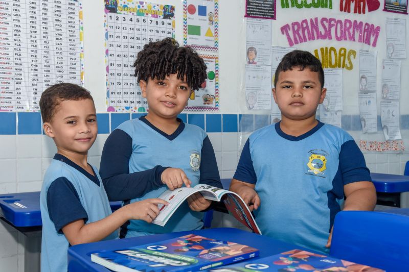 Imagens de alunos da escola EMEF Adelina Lúcia de Sousa no Jardelândia