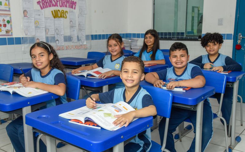 Imagens de alunos da escola EMEF Adelina Lúcia de Sousa no Jardelândia