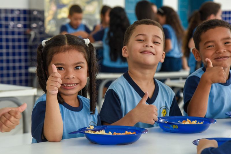 Imagens de alunos da escola EMEF Adelina Lúcia de Sousa no Jardelândia