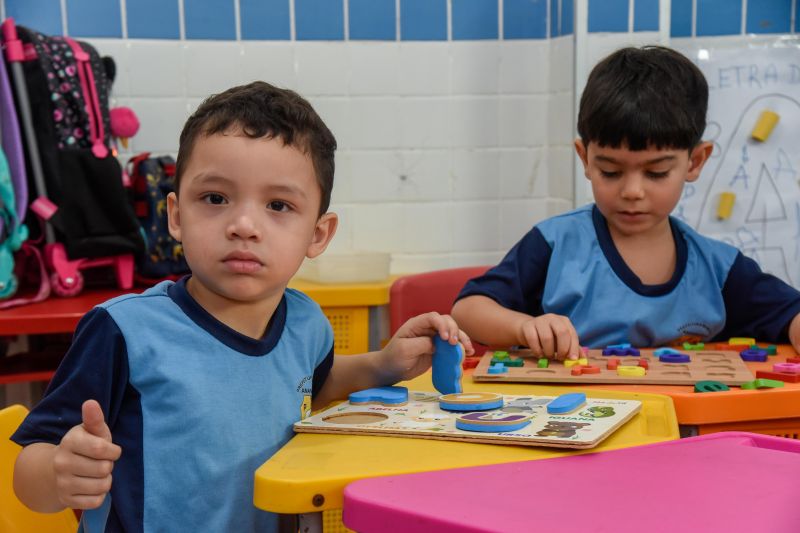 Imagens de alunos da escola EMEF Adelina Lúcia de Sousa no Jardelândia