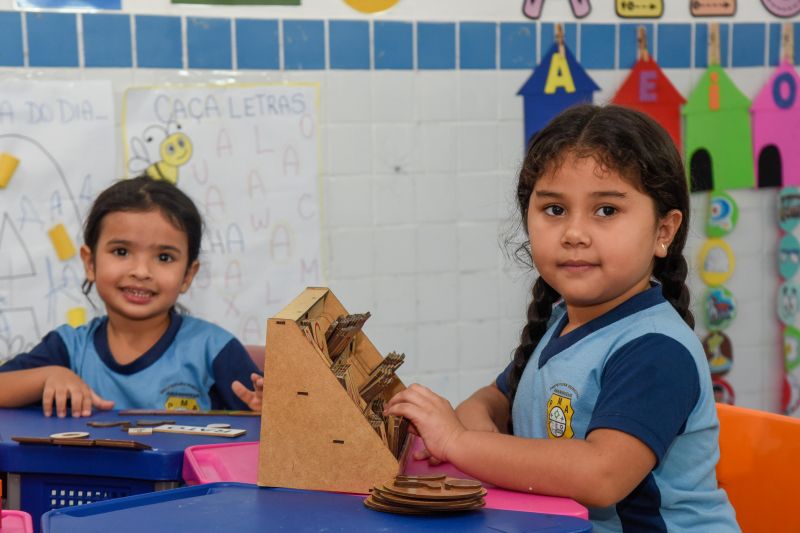 Imagens de alunos da escola EMEF Adelina Lúcia de Sousa no Jardelândia