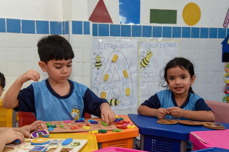 Imagens de alunos da escola EMEF Adelina Lúcia de Sousa no Jardelândia
