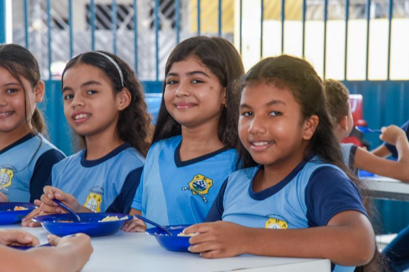 Imagens de alunos da escola EMEF Adelina Lúcia de Sousa no Jardelândia