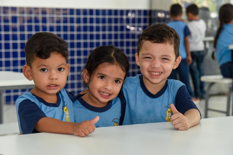 Imagens de alunos da escola EMEF Adelina Lúcia de Sousa no Jardelândia
