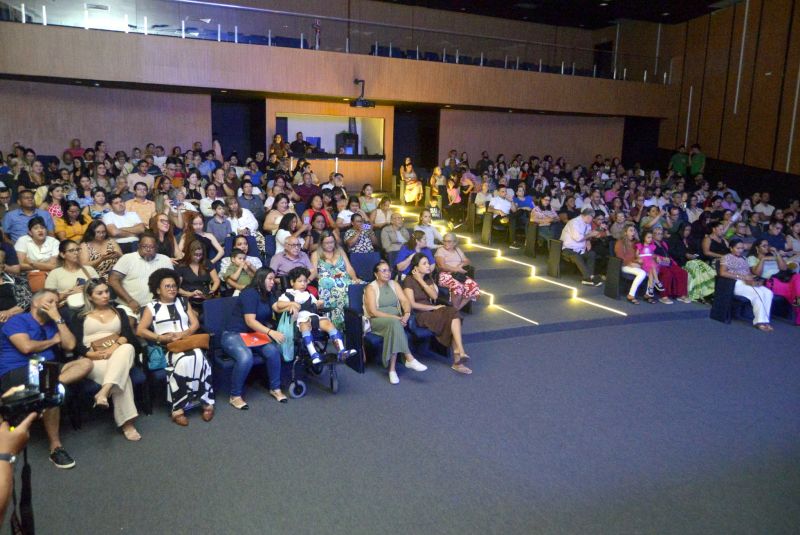 Centro de dança open classe balé no teatro municipal de Ananindeua