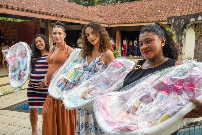 Entrega de Kits Enxoval no CRAS Daniel Reis