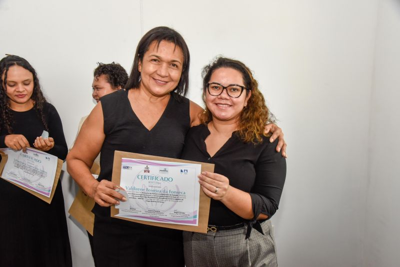 Certificação do minicurso de pintura no CREAS I