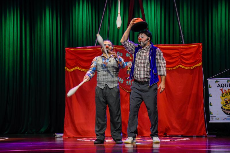 Certificação do curso, Cortejo Circense e Espetáculo Vira Peixe no teatro municipal