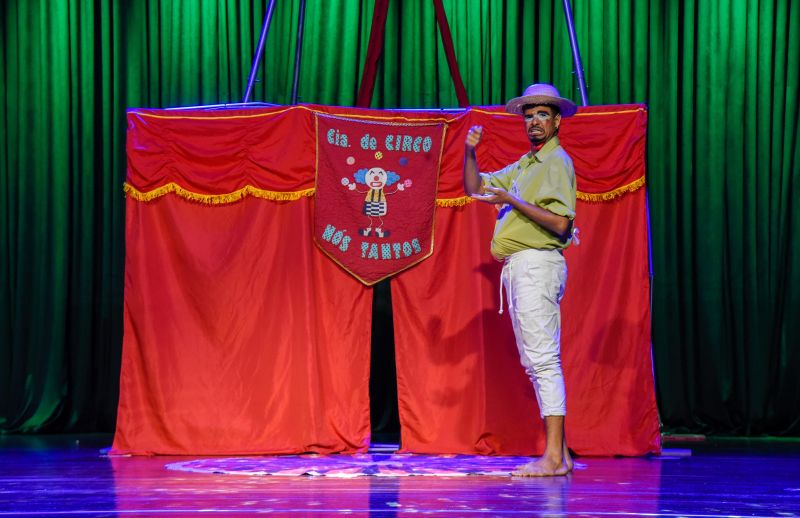 Certificação do curso, Cortejo Circense e Espetáculo Vira Peixe no teatro municipal