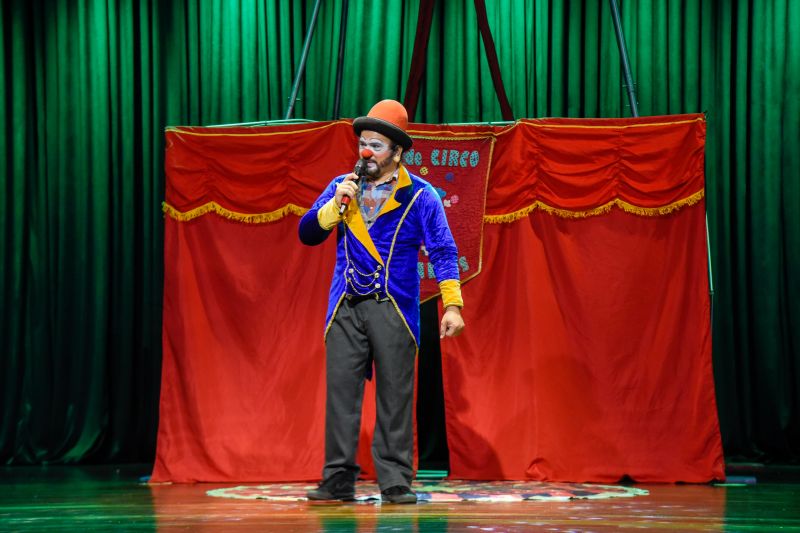 Certificação do curso, Cortejo Circense e Espetáculo Vira Peixe no teatro municipal