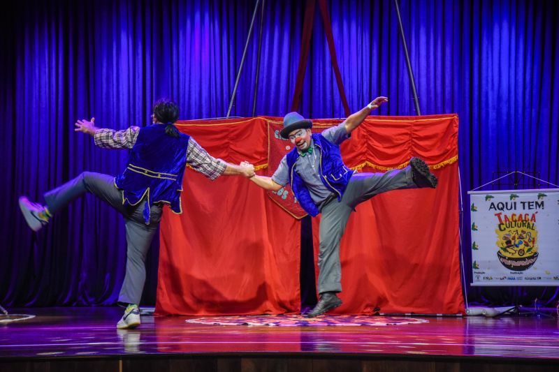 Certificação do curso, Cortejo Circense e Espetáculo Vira Peixe no teatro municipal