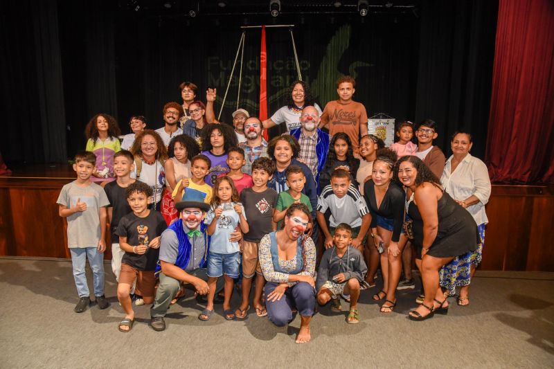 Certificação do curso, Cortejo Circense e Espetáculo Vira Peixe no teatro municipal
