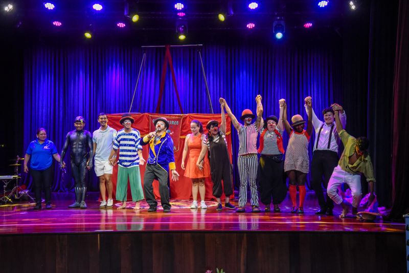 Certificação do curso, Cortejo Circense e Espetáculo Vira Peixe no teatro municipal