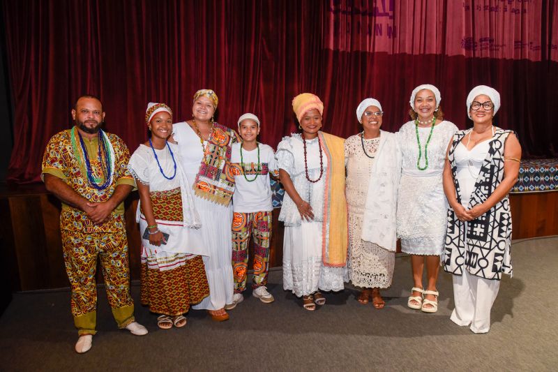 Lançamento do Projeto Axé Ananin Legal no teatro municipal