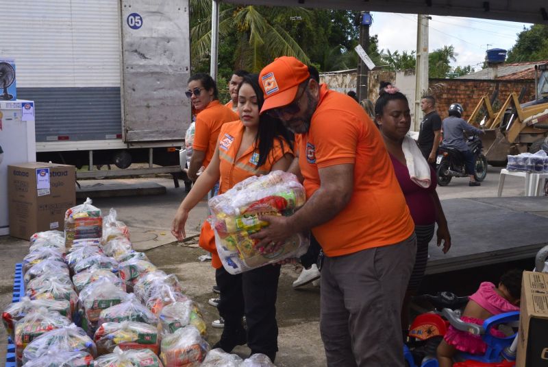 Entrega de ajuda Humanitária no bairro Águas Brancas