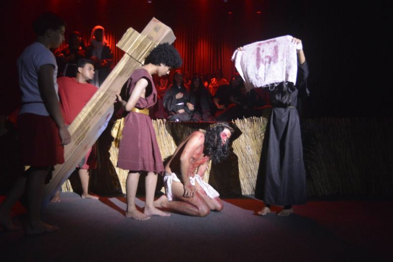 Sábado Cultural com cortejo Paixão de Cristo e Espetáculo Paixão de Cristo no Teatro Municipal