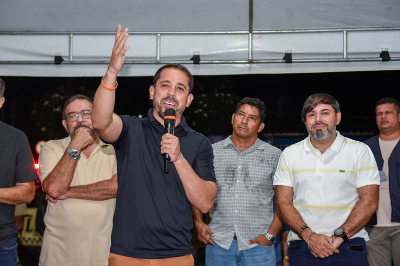 Entrega de títulos de Propriedade na rua 7 de Abril no Icuí