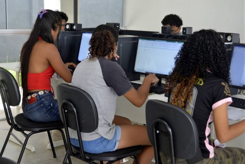 Curso de informática no Ceu das Artes