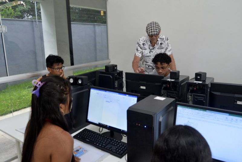 Curso de informática no Ceu das Artes