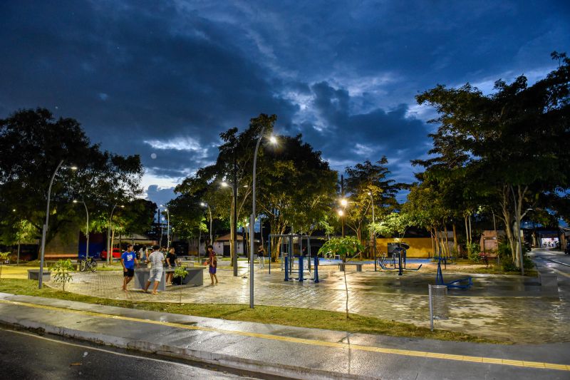 Inauguração da praça Eliana Aranha no conj Geraldo Palmeira no Distrito Industrial