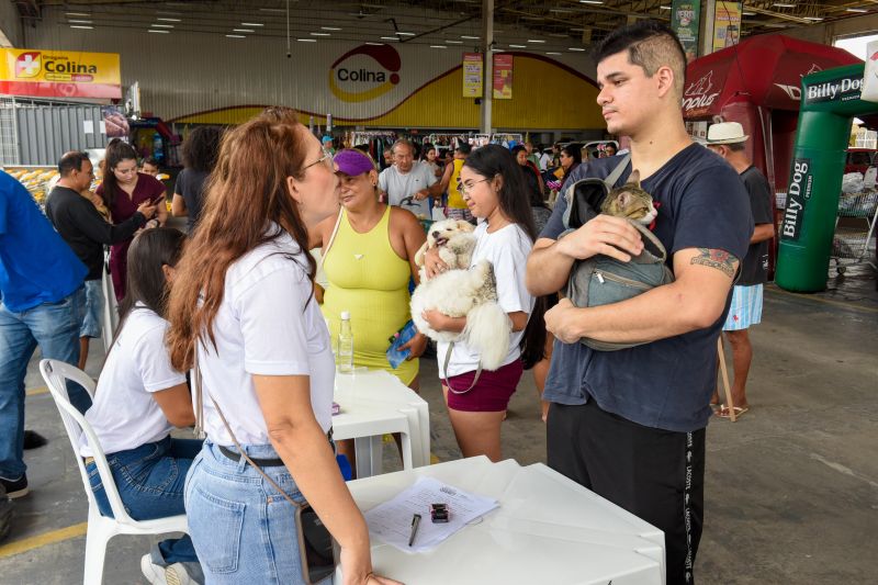Festival Pet no estacionamento do supermercado Colina